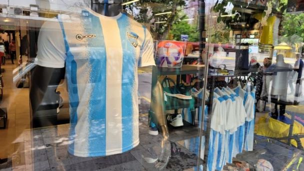 Efecto Mundial:  la venta de indumentaria se retrasó por el fútbol