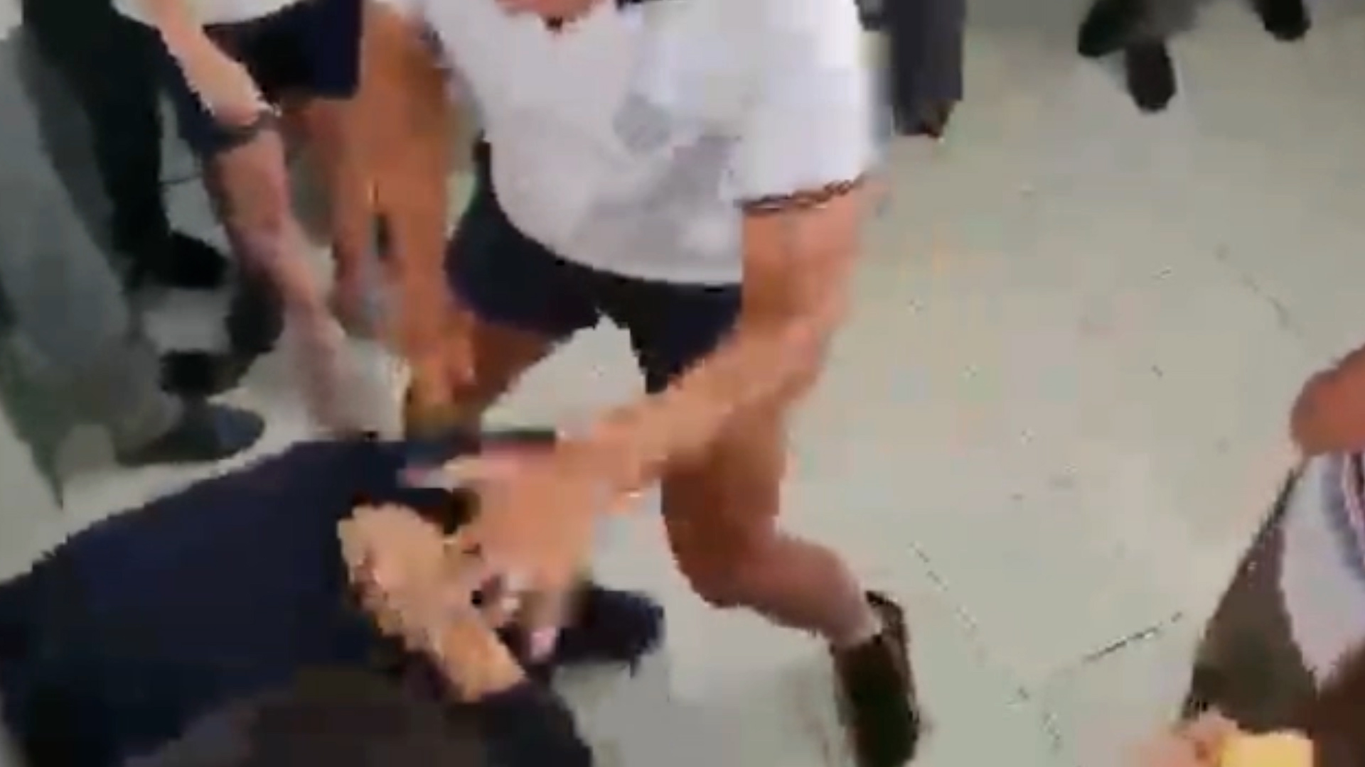Educación intervino en un caso de agresión entre adolescentes en un colegio