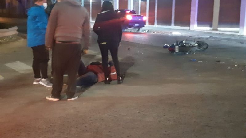 Accidente en Capital dejó a un motociclista internado y con múltiples fracturas
