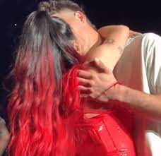 Los apasionados besos de Lali Espósito con Cazzu y Santi Maratea que hicieron explotar la red