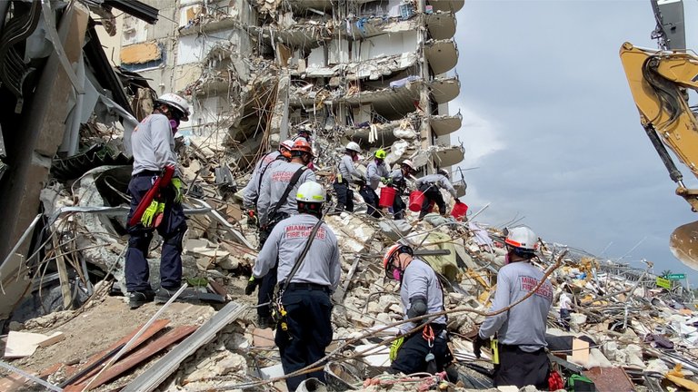 Dan por terminada la búsqueda de fallecidos tras el derrumbe en Miami