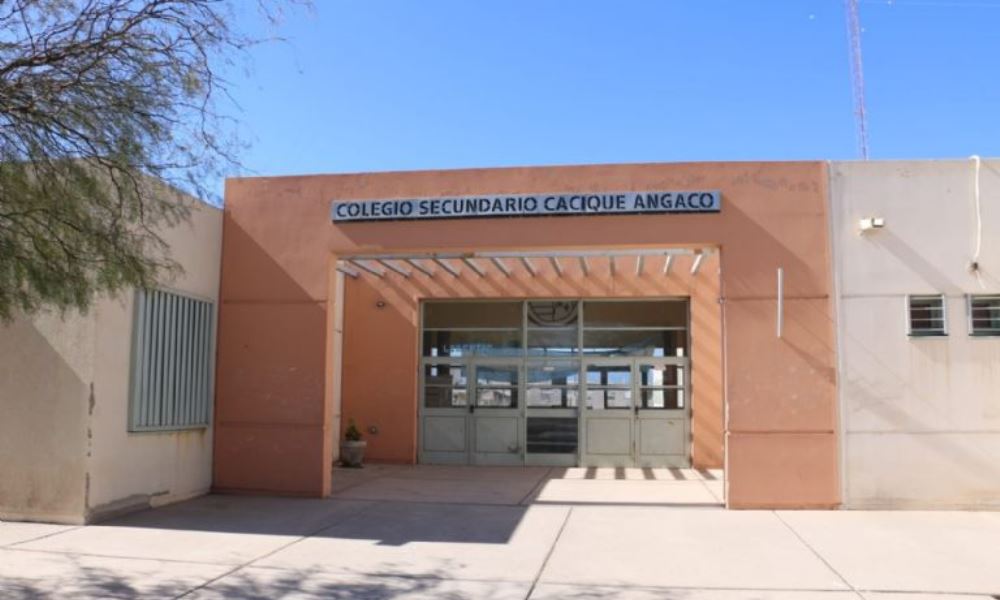 Arreglaron el caño roto del hospital de Angaco y funciona normal