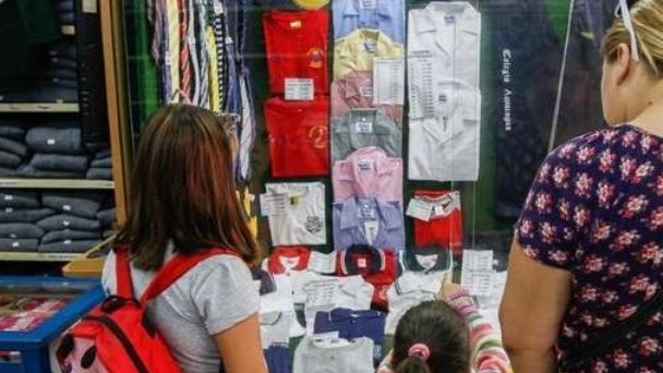 Los uniformes escolares tuvieron un aumento promedio de 114%