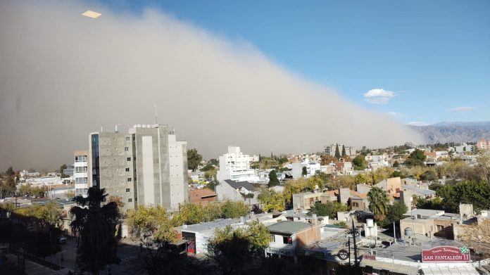 Alerta por viento intenso y ascenso de la temperatura