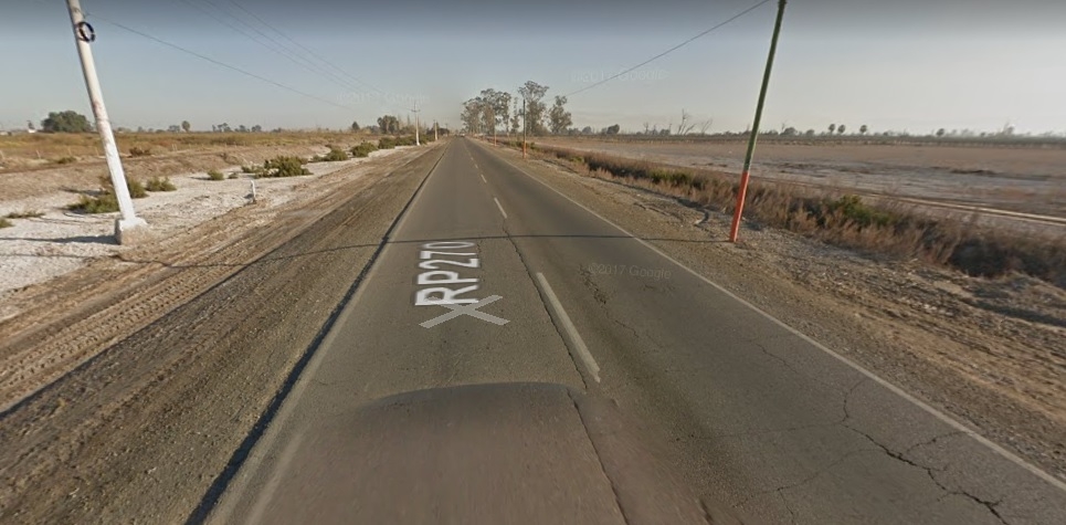 Tres ciclistas fueron embestidos y el auto terminó en un desagüe