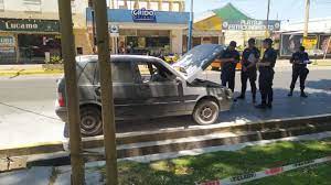 Se le incendió el auto frente al Centro Cívico 