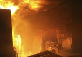 Se despertó y vio que se le incendiaba la casa 