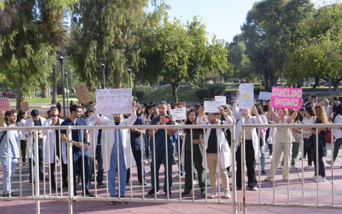 Los médicos en paro: 100 % de acatamiento y guardias mÃnimas