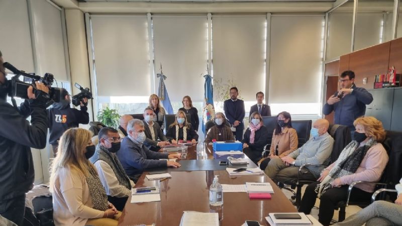 Educación convocó a los gremios a paritaria 