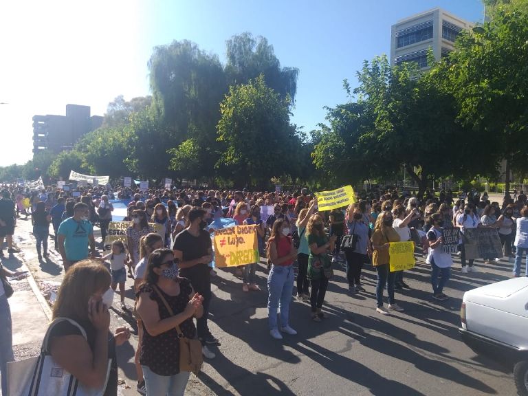 Tras la masiva marcha docente, Gobierno adelanta las paritarias