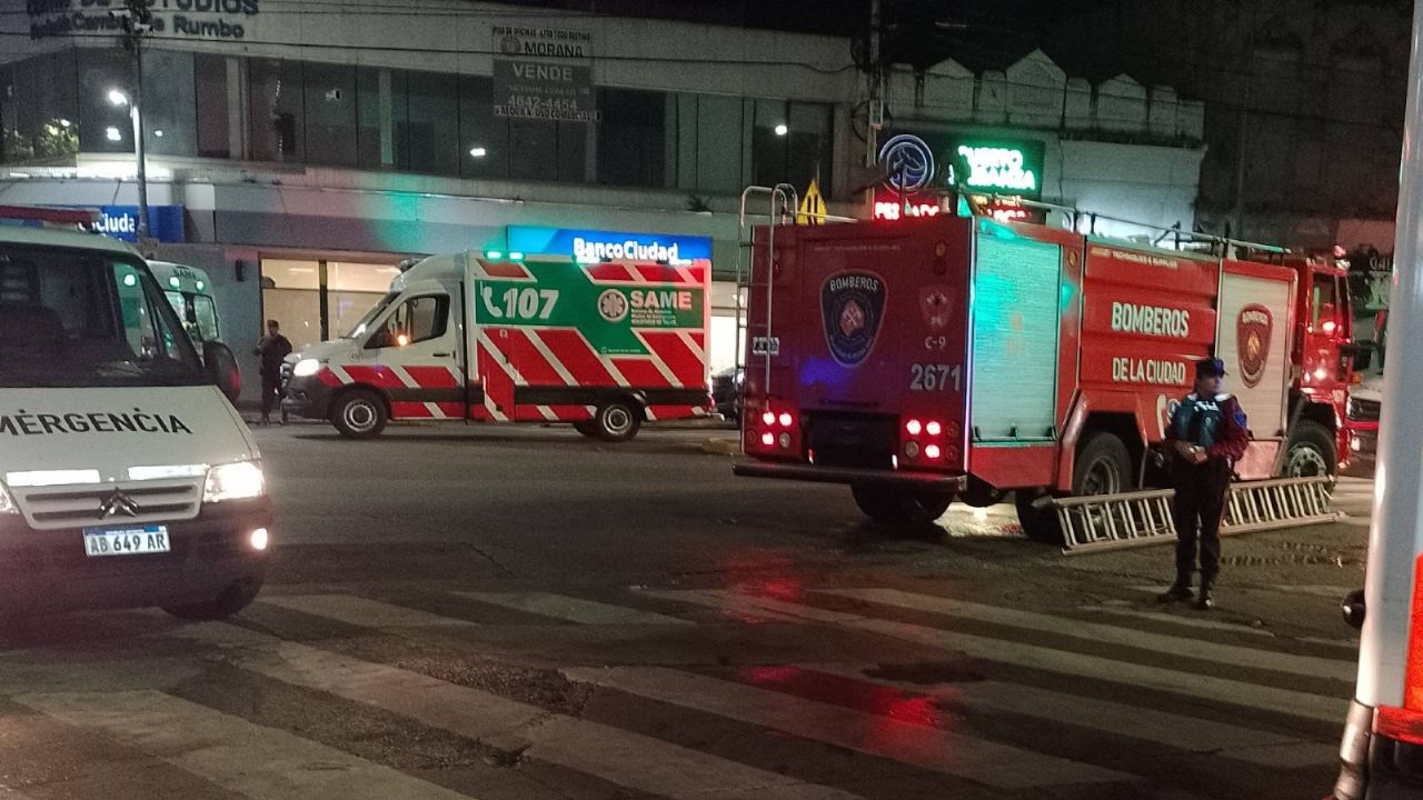 Buscan a tres desaparecidos por el derrumbe en Floresta