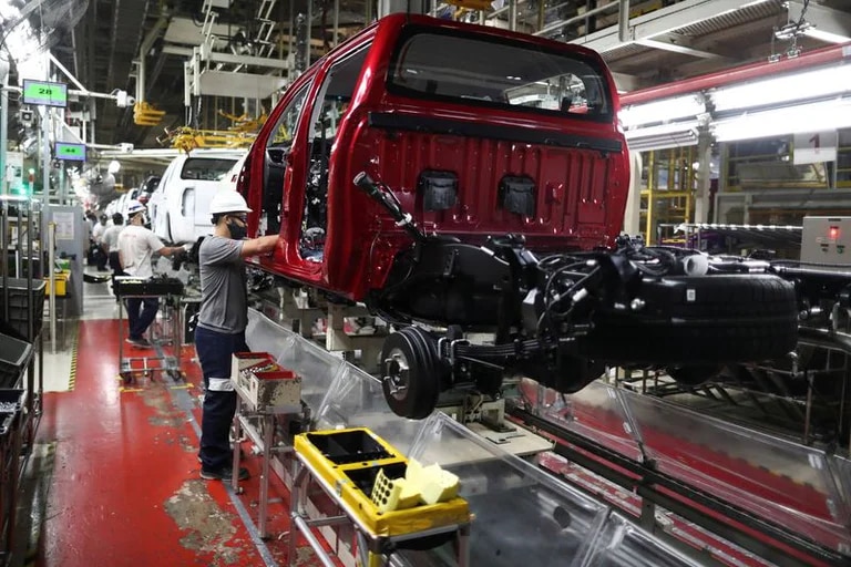 Toyota interrumpirá la producción por el faltante de neumáticos
