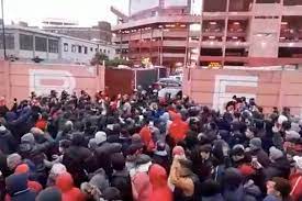 Independiente es un infierno: gravísimos incidentes entre hinchas y la policía