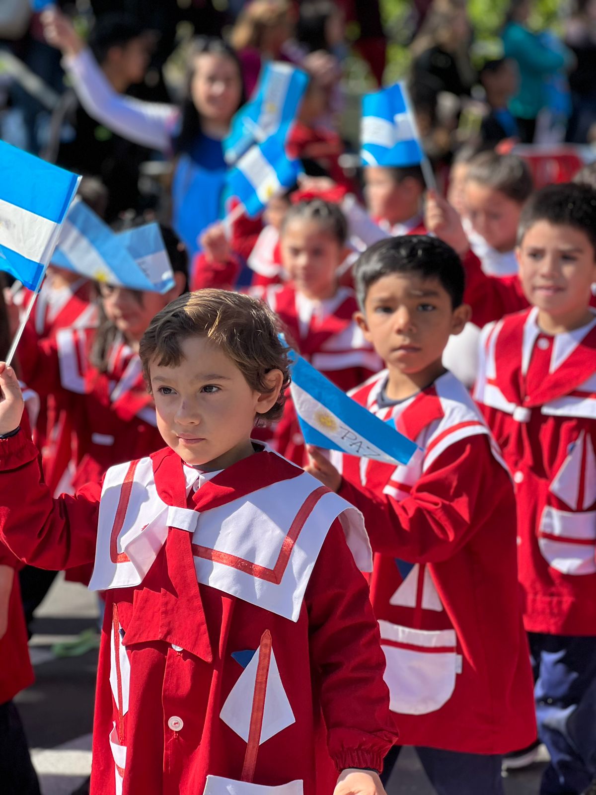La emoción se sintió en el multitudinario Desfile de Jardines en Chimbas 