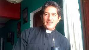 Un cura de Salta enfrentó a un ladrón que habÃa entrado a robar a su iglesia: "Le partà una silla en la cabeza"