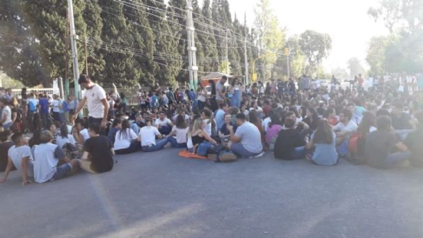 Los alumnos de la Católica, hartos, amenazan con cortar calles