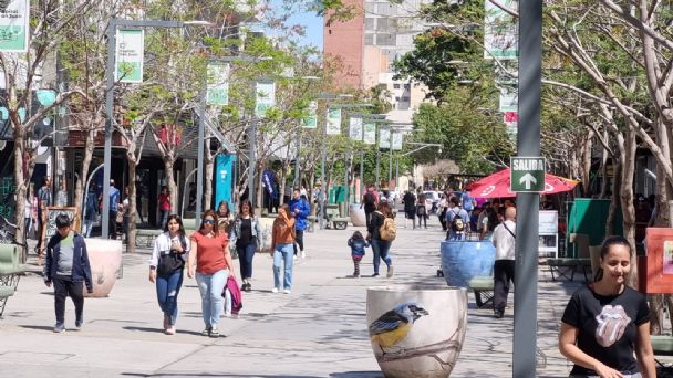 Se viene una fiesta: Los comerciantes sanjuaninos se las ingenian para incrementar las ventas