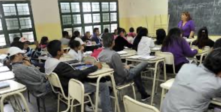 La Justicia falló a favor de una adolescente y su familia no pudo cambiarla de escuela