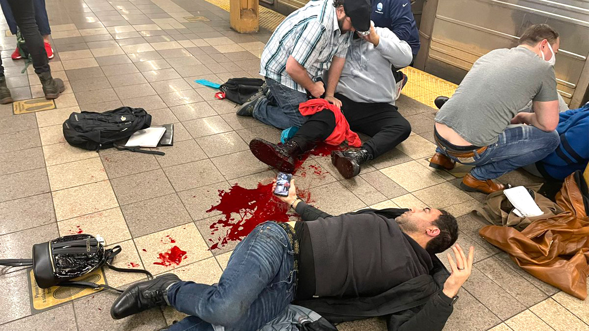 Por un tiroteo en una estación de metro en Nueva York varias personas resultaron heridas