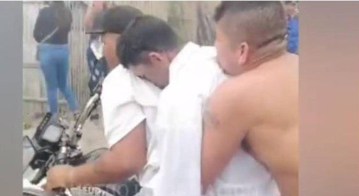 Sacan a pasear en moto el cadáver de su amigo 