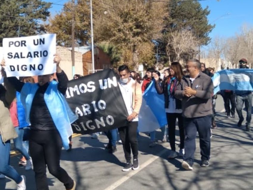 Los docentes harán vigilia durante el finde y otra vez paro el lunes