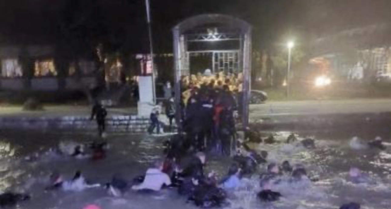 Un barco discoteca se hundió en un río de Belgrado con más de cien personas a bordo