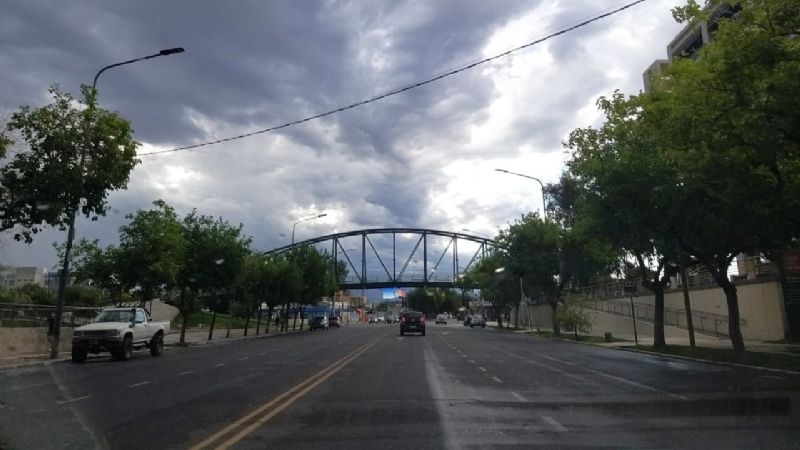 Nubladito y caluroso: el tiempo este viernes en San Juan