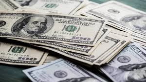El dólar blue subió 4 pesos y alcanza los $325