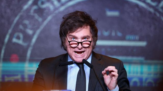 Javier Milei anticipó que mantendrá la quita de Ganancias y la devolución del IVA