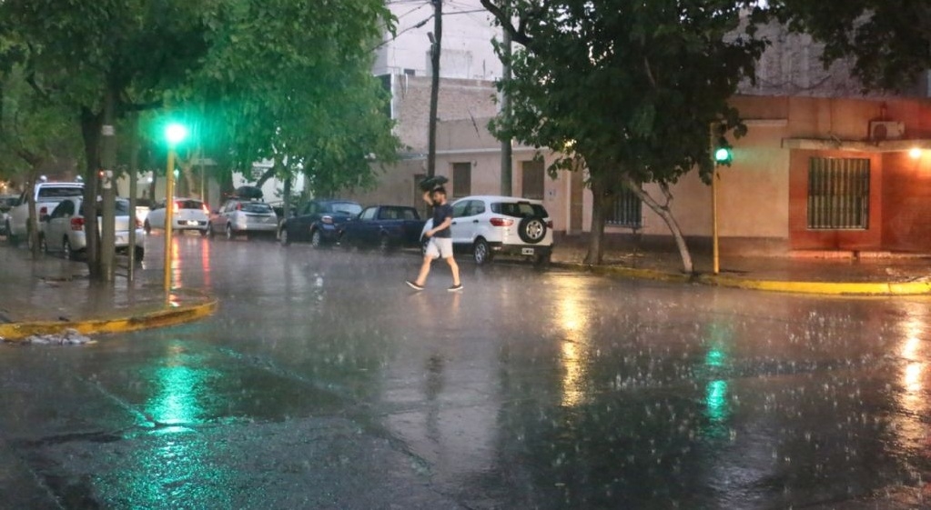 Alerta por una intensa tormenta: se espera mucha agua