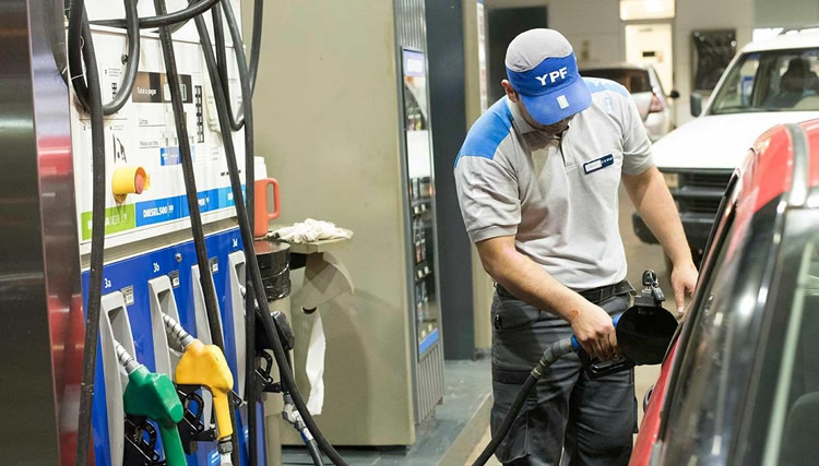 Precios Justos: Gobierno analiza incluir a los combustibles en el programa