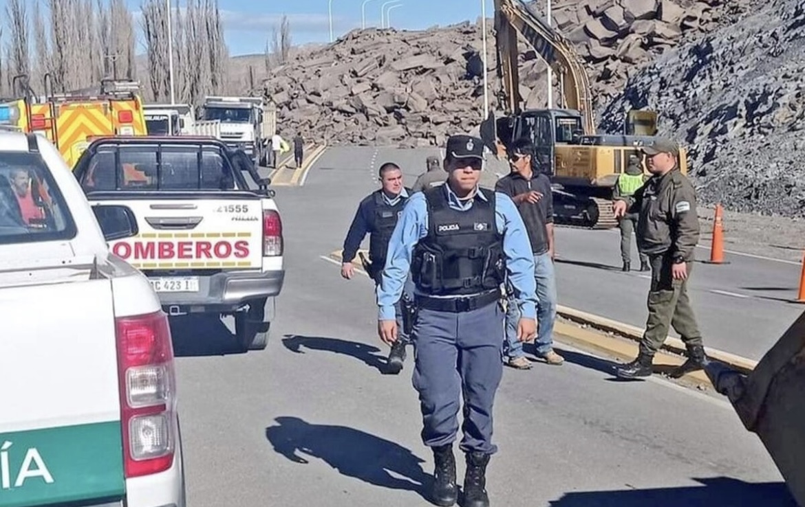Derrumbe en Neuquén: se desprendió parte de un cerro en Chos Malal y hay cuatro heridos