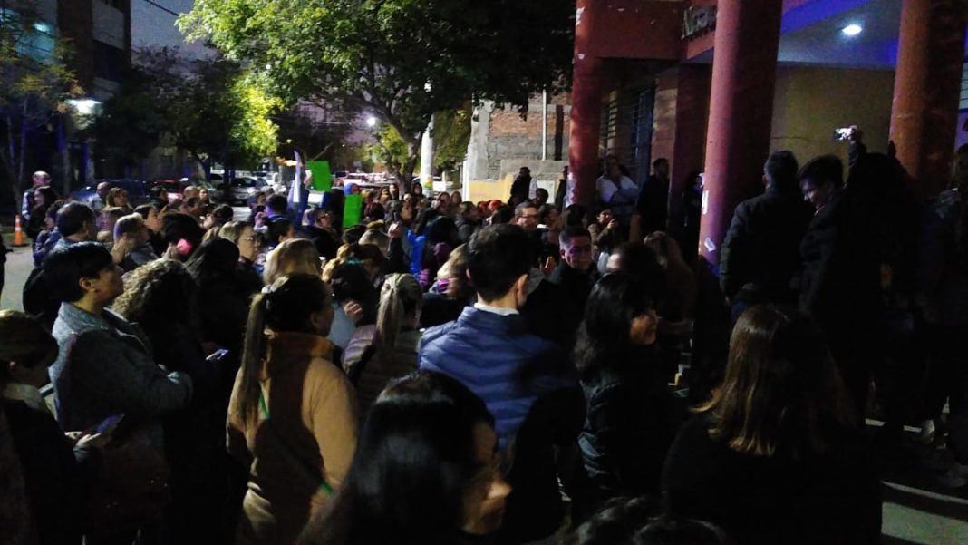 Siguen los reclamos en el Colegio Luján tras el caso de ABUSO