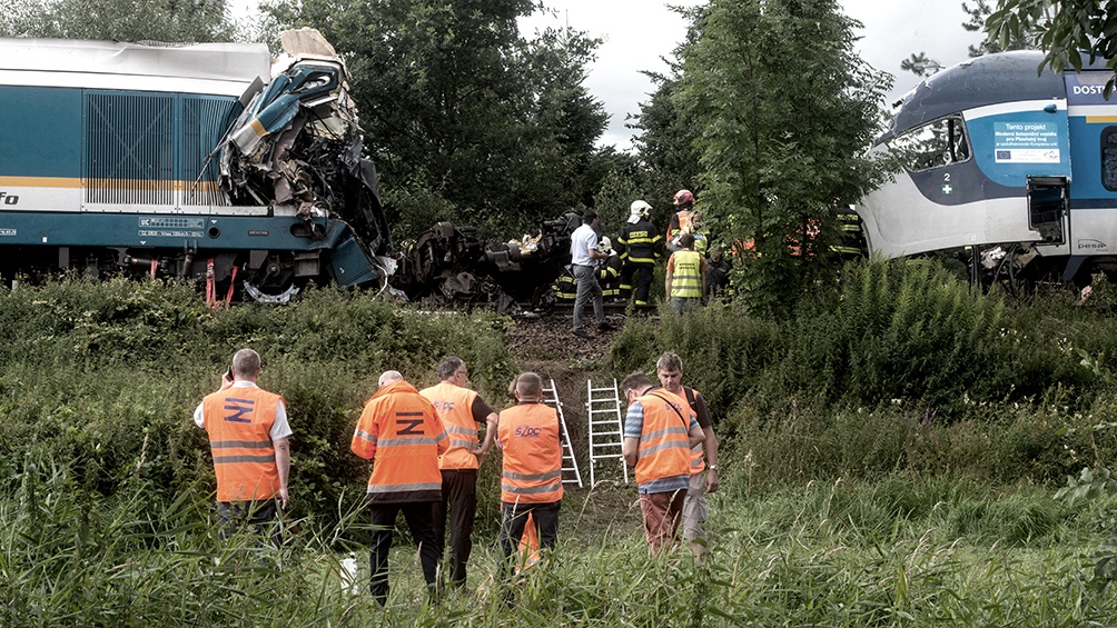 República Checa: tres muertos y decenas de heridos en un choque de trenes