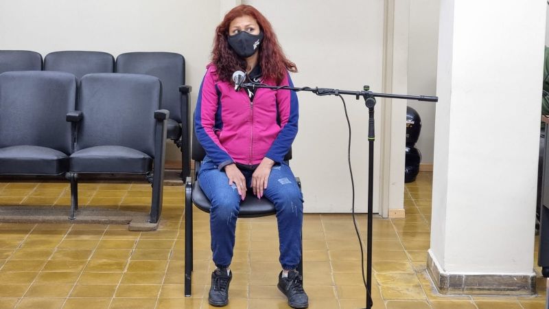 Asesino a su ex de un ladrillazo: no fue a su propio juicio y ahora puede quedar detenida