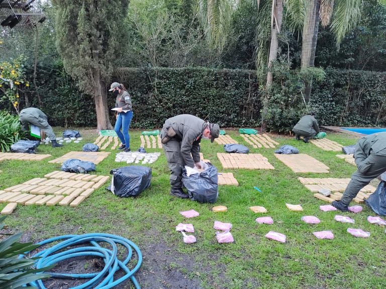 Desbarataron una banda con media tonelada de marihuana y miles de pastillas