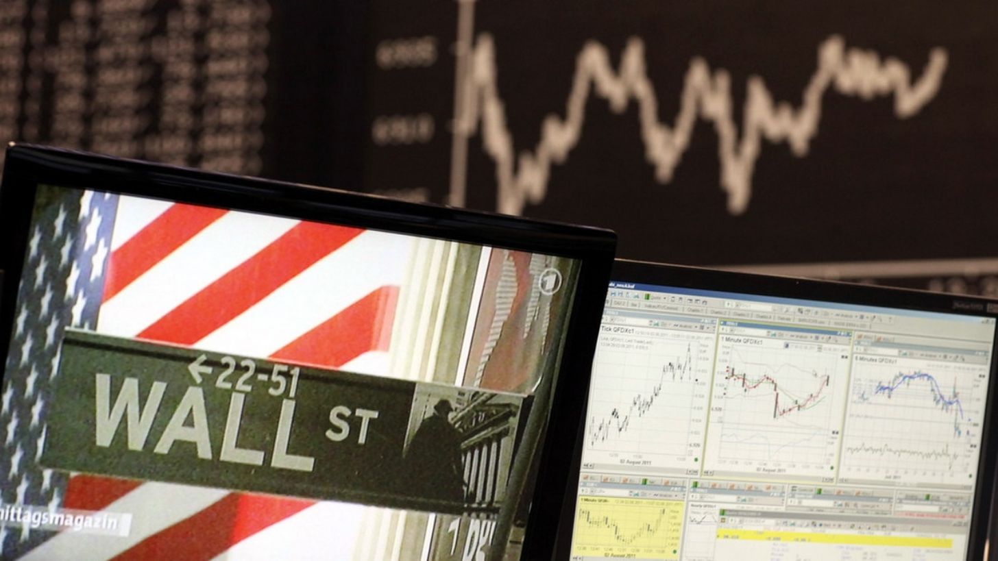 Wall Street cae con fuerza por la pandemia
