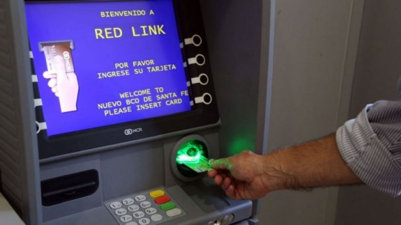 Los estatales cobran con el 40% de aumento y los cajeros ya poseen largas filas