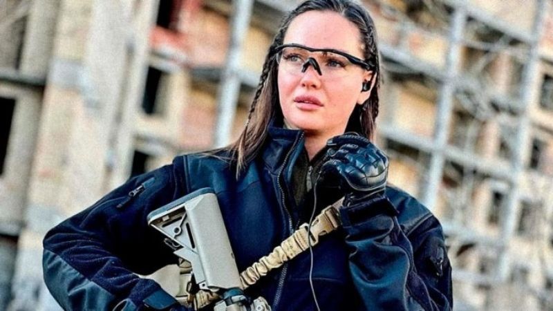 Viral: Miss Ucrania se armó hasta los dientes y defenderá a su país