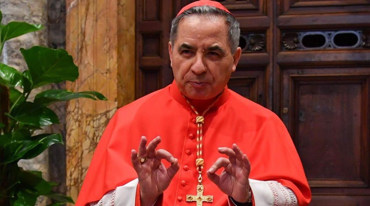 Un cardenal acusado de corrupción grabó una llamada telefónica con el Papa Francisco