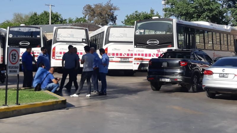 Conflicto con colectivos de El Triunfo: inició la reunión conciliatoria