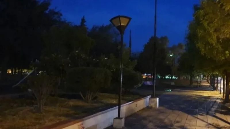 Se robaron 56 focos de una plaza de Rivadavia