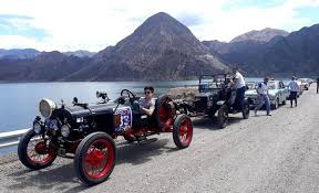 Impresionante muestra de 50 autos antiguos recorre San Juan