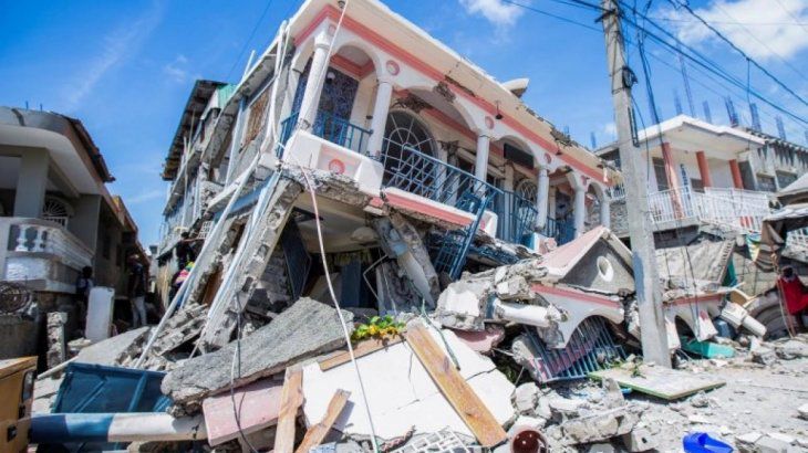 Terremoto en Haití: ocho días después siguen hallando cuerpos y ya son 2.207 los muertos