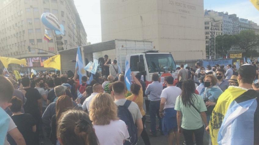 Fuerte cruce entre Javier Milei y Hernán Lombardi por la marcha del 8N