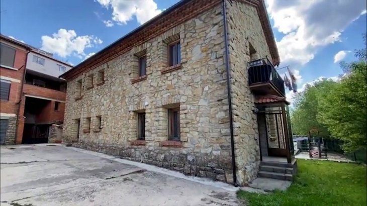 Un pueblo de España ofrece alquiler gratis y trabajo para las familias que quieran mudarse: cómo anotarse
