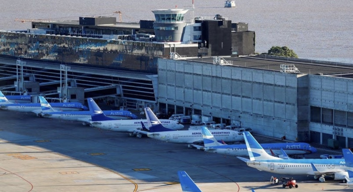 Un nene se descompensó en un vuelo y murió al aterrizar en Aeroparque