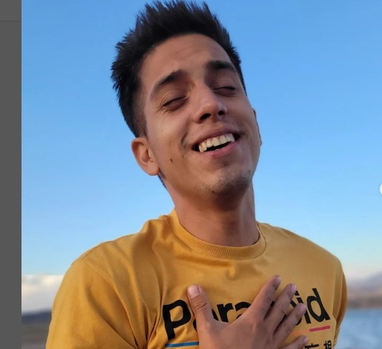 Bien sanjuanino: un influencer viralizó su pasión por el sol, el vino y las semitas