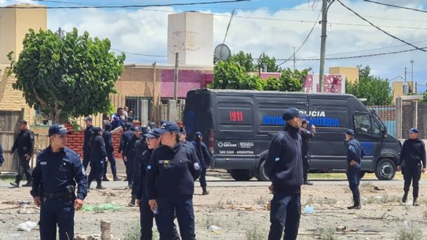 La usurpación de un terreno en Pocito terminó con corridas y 10 detenidos