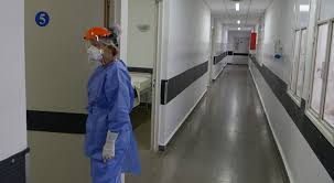 Un sanjuanino está solo en un hospital y busca a su familia